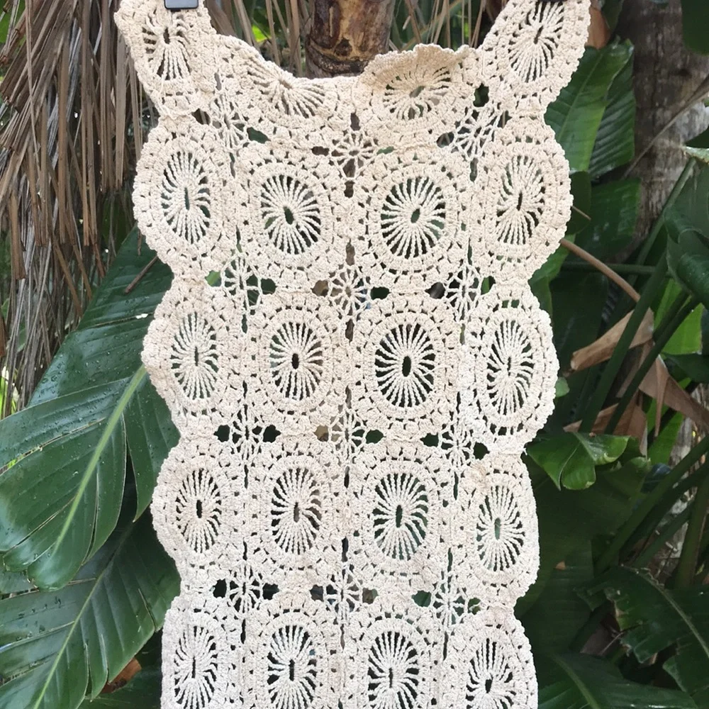 Crochet table runner